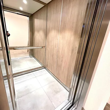 Penthouse Business فورمز